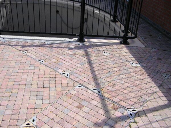 Block Paving Facta AAA 10ton Infill Cover 100mm Deep In Tray - Castings ...